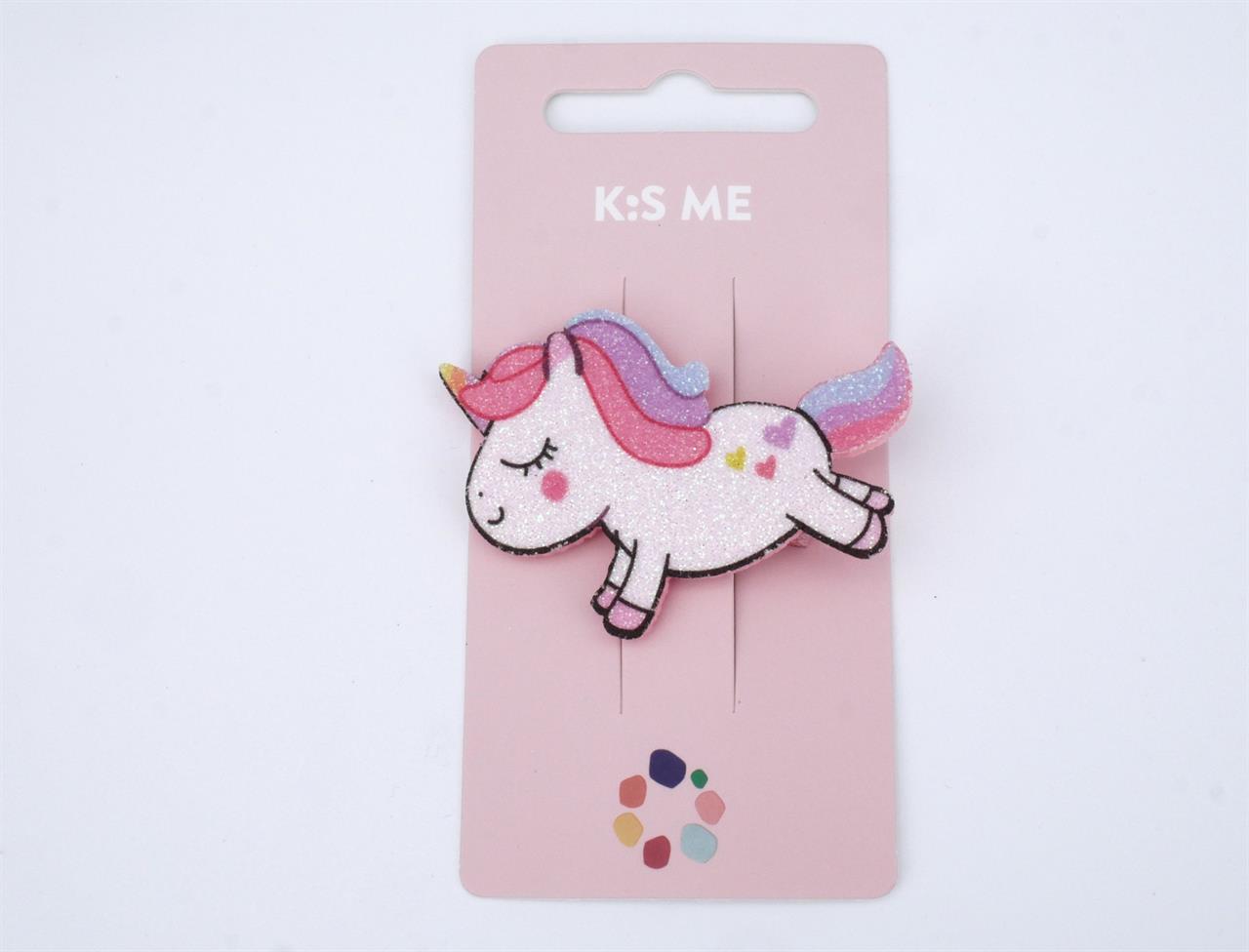 Das Bild zeigt eine glitzernde Einhorn-Haarspange auf einer rosa Karte. Das Einhorn hat eine bunte Mähne und geschlossene Augen.