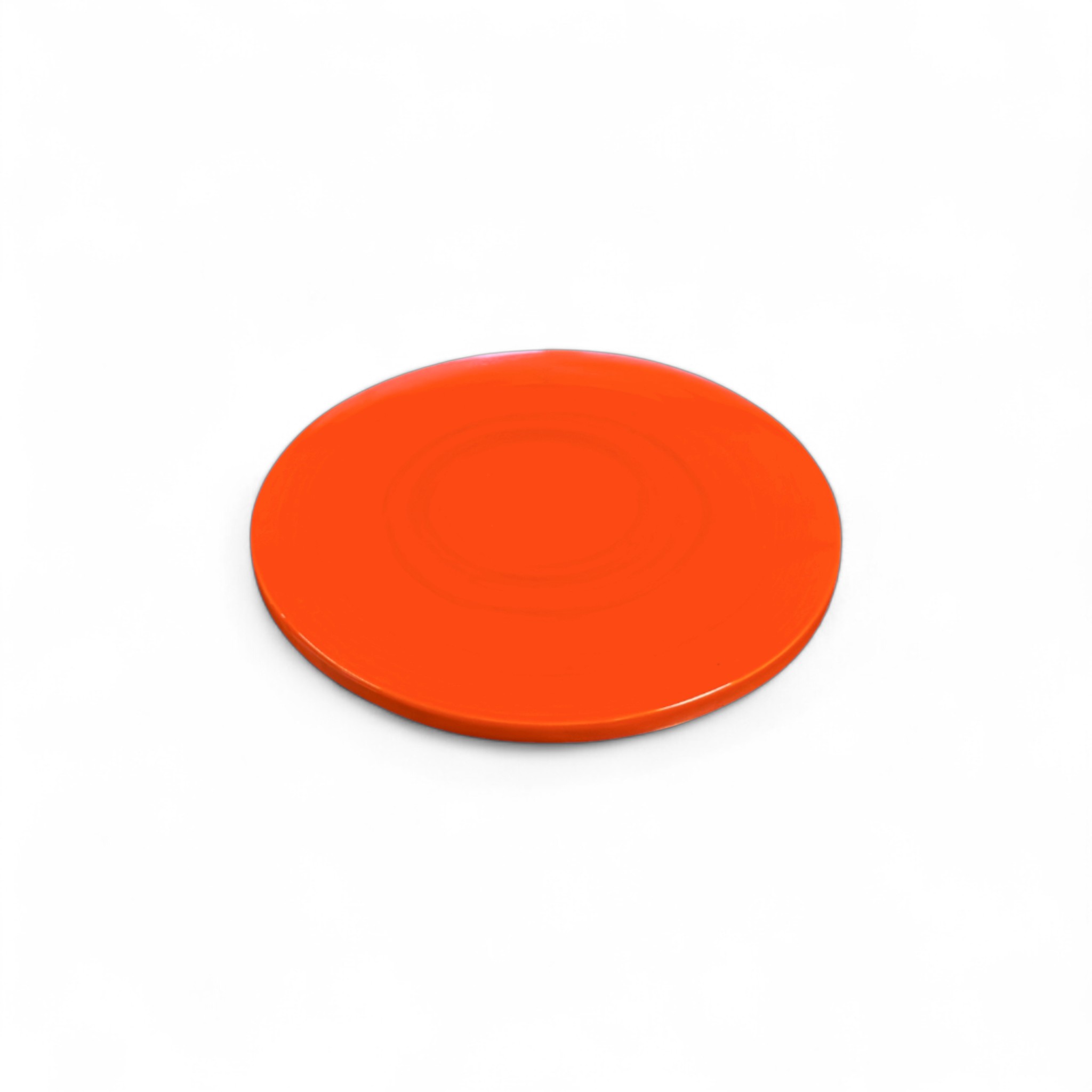 Bambus-Untersetzer mit einem Durchmesser von 10,5 cm in Orange. Er schützt Oberflächen und bringt Farbe auf den Tisch.