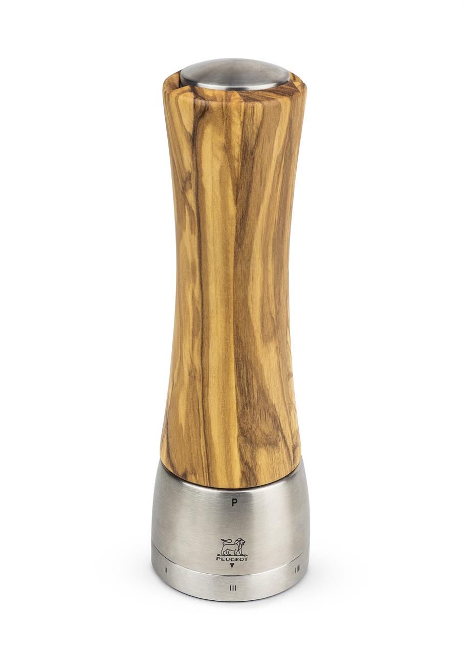 Dies ist eine Pfeffermühle aus Olivenholz mit Edelstahl-Elementen. Sie ist 21 cm hoch und trägt den Namen "Madras Olive USelect".