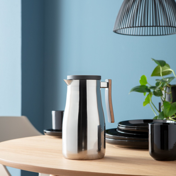 Abbildung eines unbekannten Produkts. Das Bild zeigt das Produkt aus der Datei 1397000100_IM_bigweb_alfi-1397000100-studio-allure-isolierkanne-oak-stainless-steel-polished-1000ml-m1_jpg.