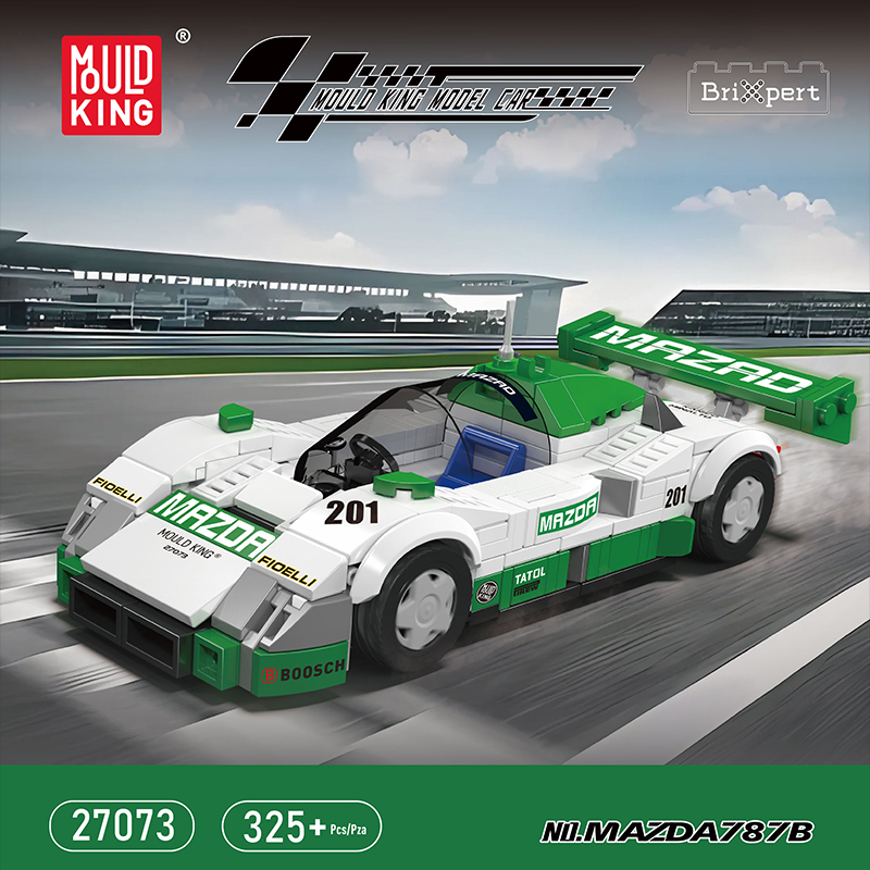 Das Bild zeigt das Produkt "Mould King® 27073 Mazda787B + Showcase", ein Modellauto aus Bausteinen. Das Auto ist weiß und grün und besteht aus über 325 Teilen.