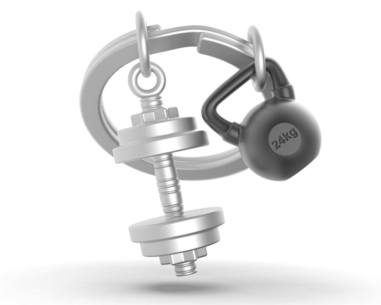 Der Schlüsselanhänger zeigt einen kleinen silbernen Hantel und eine schwarze Kettlebell. Beide Anhänger sind an einem runden Schlüsselring befestigt.
