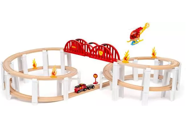 BRIO® Großes Spiralenset besteht aus vielen Schienenteilen für lange Fahrten. Damit lassen sich beeindruckende Eisenbahnlandschaften bauen.