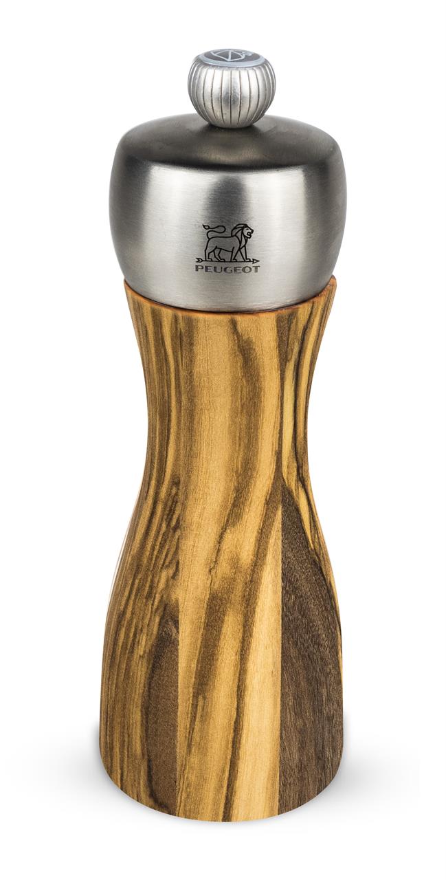 Die Abbildung zeigt eine Salzmühle aus Olivenholz mit einer Höhe von 15 cm. Der obere Teil der Mühle besteht aus Edelstahl und trägt das Peugeot-Logo.