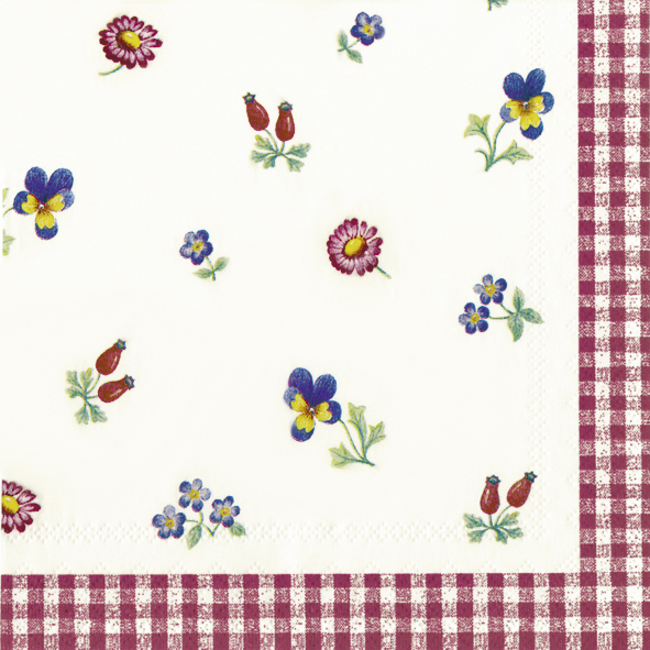 Die Serviette zeigt ein Muster aus kleinen, bunten Blumen und roten Beeren auf weißem Hintergrund. Am Rand befindet sich ein rotes und weißes Karomuster.
