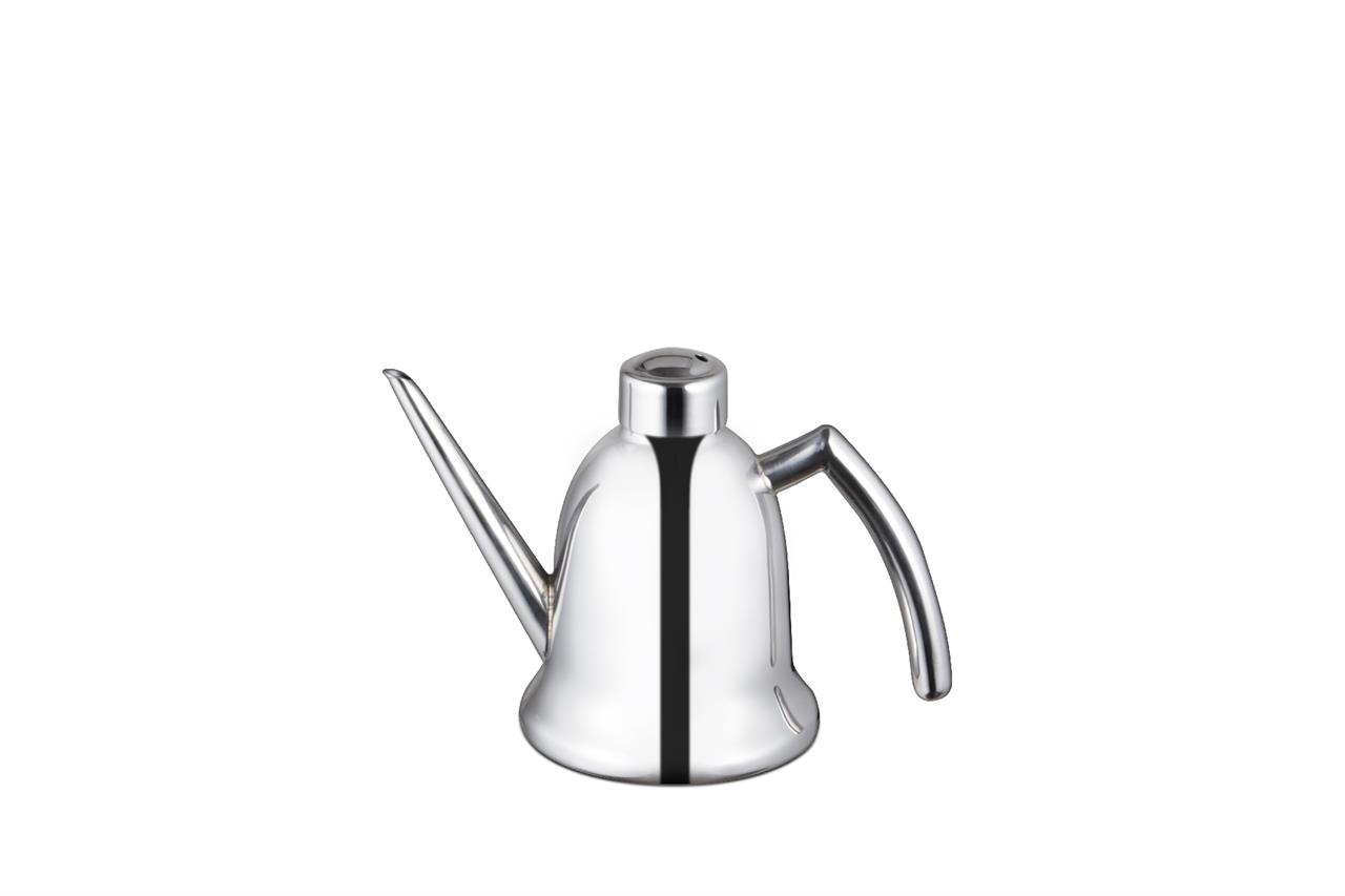 Dies ist eine kleine Essig- oder Ölkanne aus Metall. Sie hat einen gebogenen Ausguss und einen praktischen Griff.