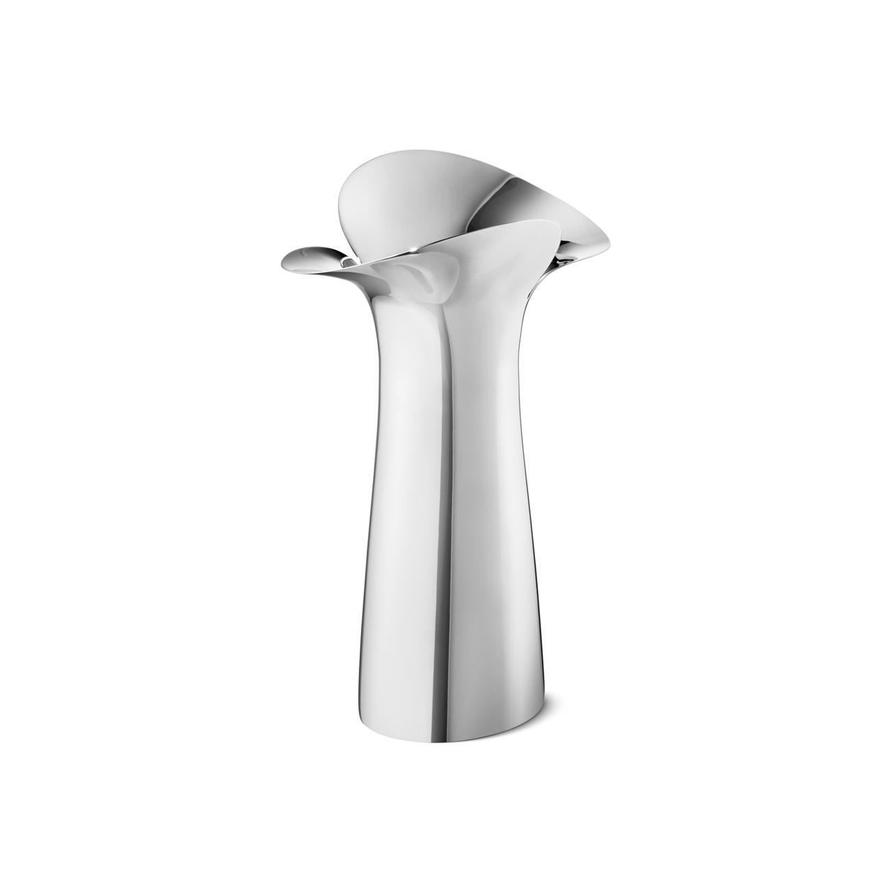 Die Abbildung zeigt die Bloom Botanica Vase klein aus Edelstahl. Die Vase hat ein elegantes, modernes Design mit einer glänzenden Oberfläche.