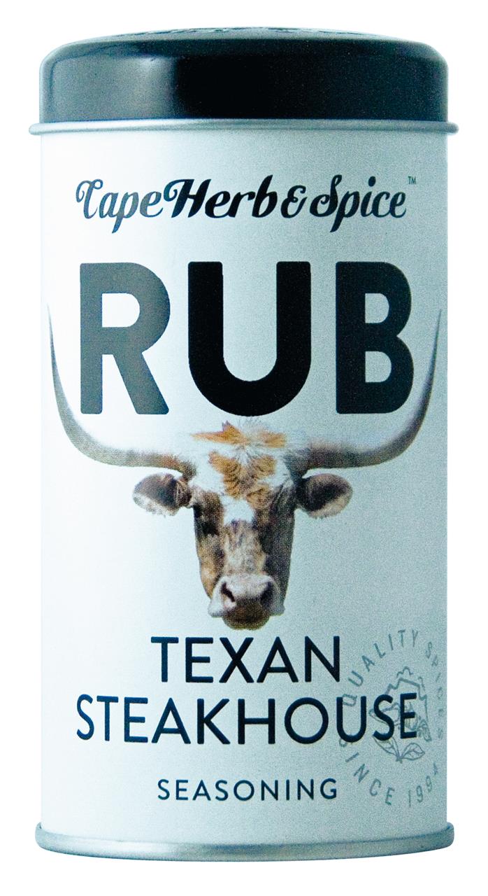 Auf dem Bild ist eine Dose mit der Aufschrift "Cape Herb & Spice RUB Texan Steakhouse Seasoning" zu sehen. Die Verpackung zeigt außerdem den Kopf eines Longhorn-Rinds.