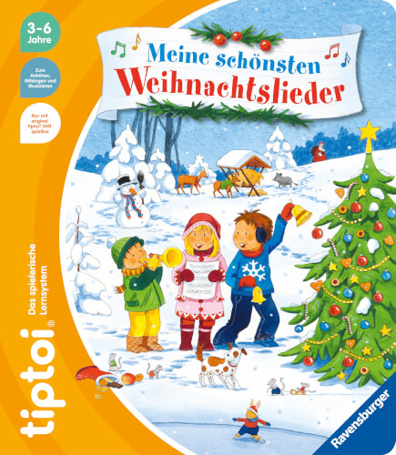 Drei Kinder stehen fröhlich im Schnee und singen neben einem geschmückten Weihnachtsbaum. Im Hintergrund sind weitere winterliche Szenen mit Tieren, Schlitten und Schneemännern zu sehen.