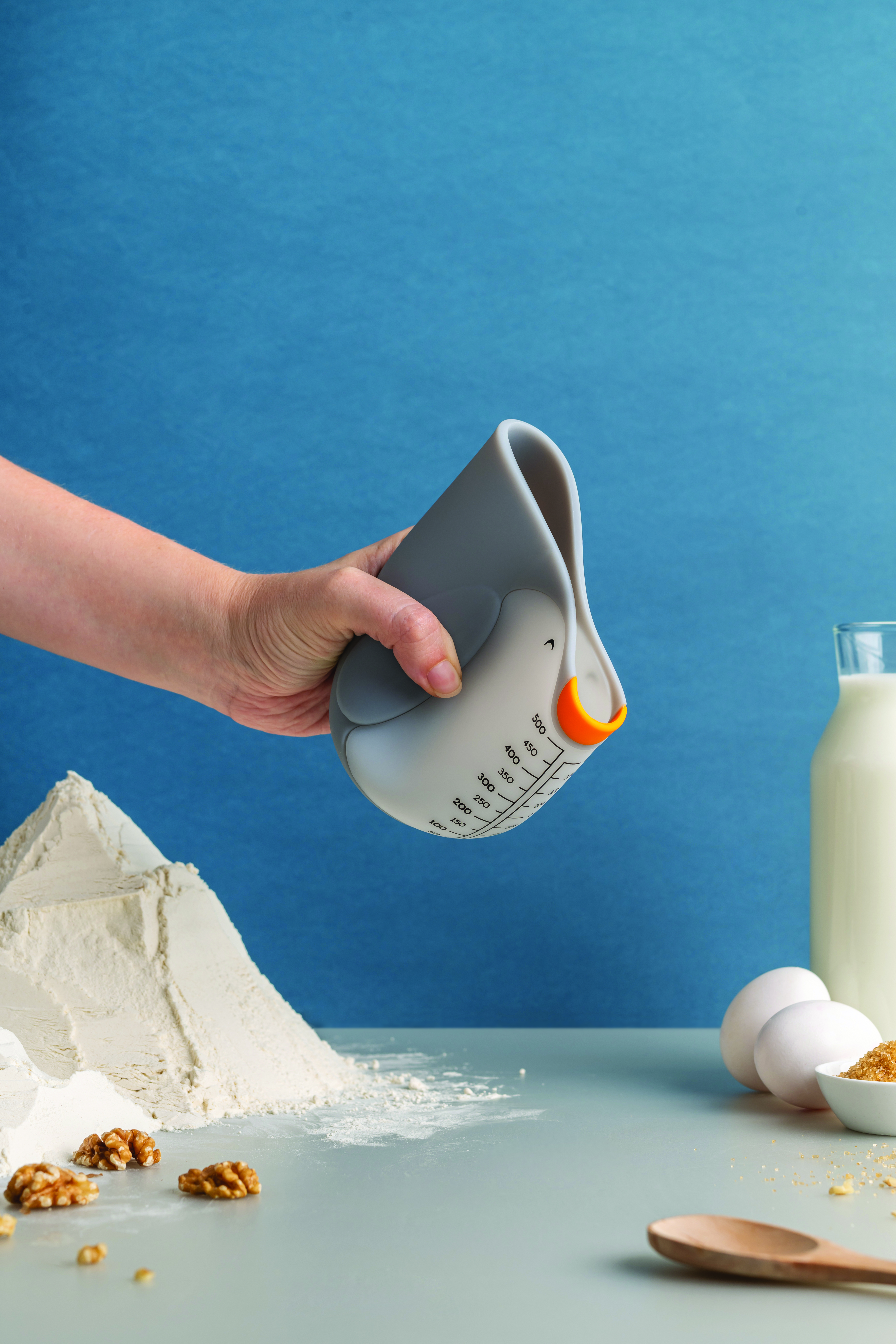 Messbecher Penny eignet sich für flüssige und trockene Zutaten. Das Produkt ist in jedem Haushalt hilfreich.
