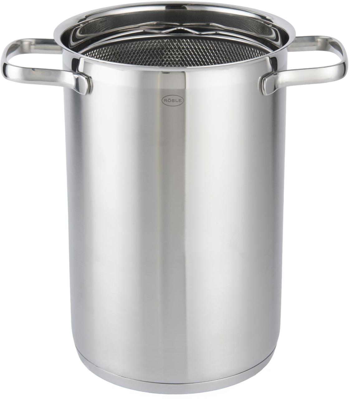 Der Spargel- und Pastatopf 16 cm ist ein hoher, silberner Kochtopf aus Edelstahl mit zwei Griffen. Im Inneren befindet sich ein herausnehmbarer Siebeinsatz.