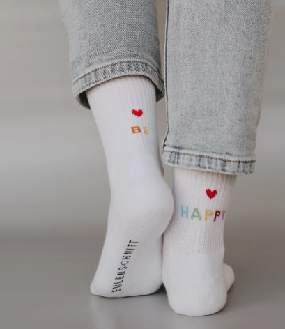 Socken weiß Be happy S sind weiße Socken in Größe S mit dem Aufdruck 'Be happy'. Sie sorgen für gute Laune und ein bequemes Tragegefühl.