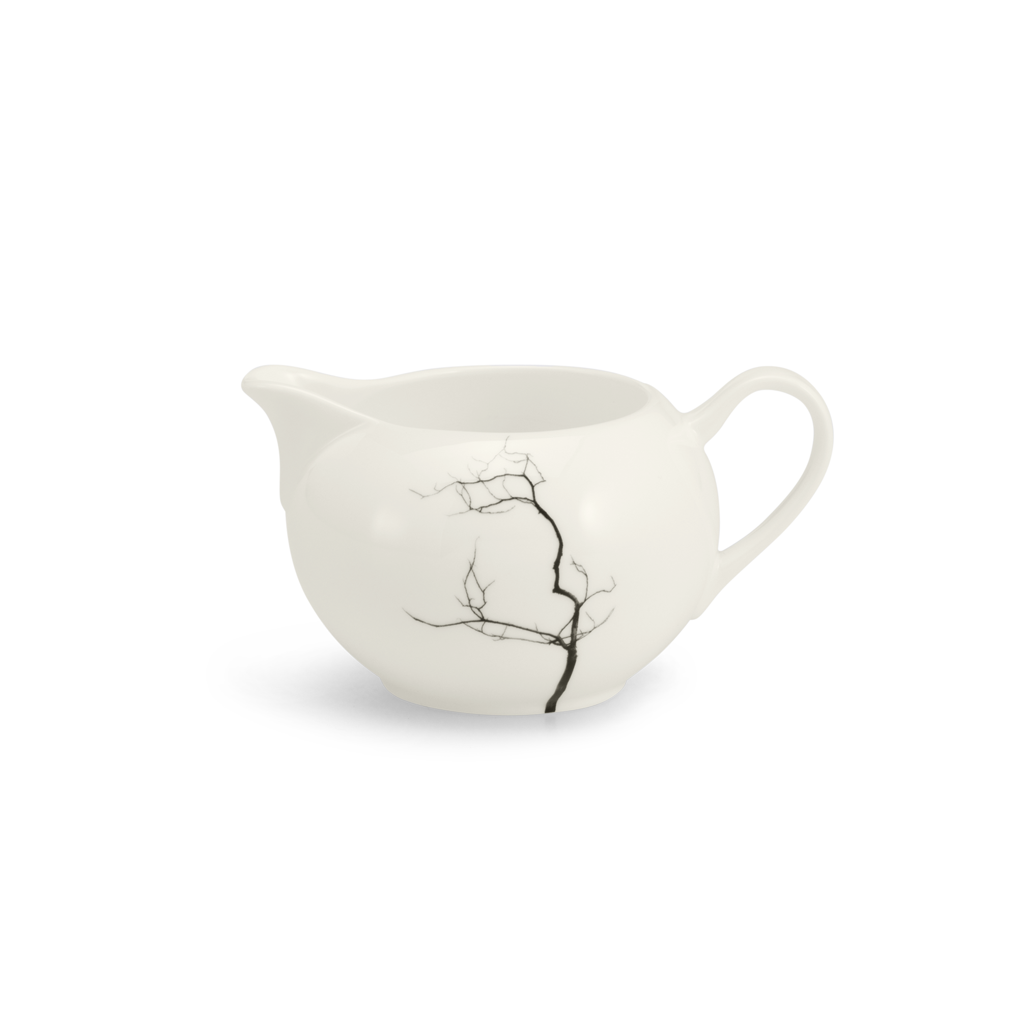 Auf dem Bild ist ein Gießer mit 0,30 Litern Fassungsvermögen aus der Serie Black Forest Fine Bone China zu sehen. Das elegante Porzellangefäß eignet sich ideal zum Servieren von Milch oder Sahne.