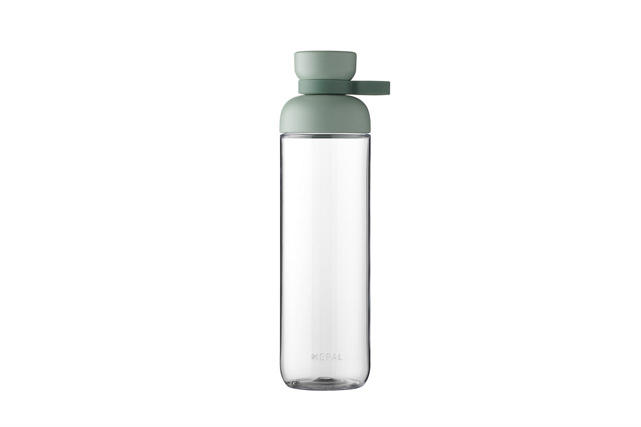 Die Abbildung zeigt eine Trinkflasche mit einem Fassungsvermögen von 900 ml in der Farbe Nordic Sage. Die Flasche hat einen transparenten Körper und einen grünen Deckel.