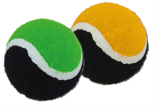Auf dem Bild sind zwei bunte Tennisbälle zu sehen. Einer ist grün und schwarz, der andere ist gelb und schwarz.