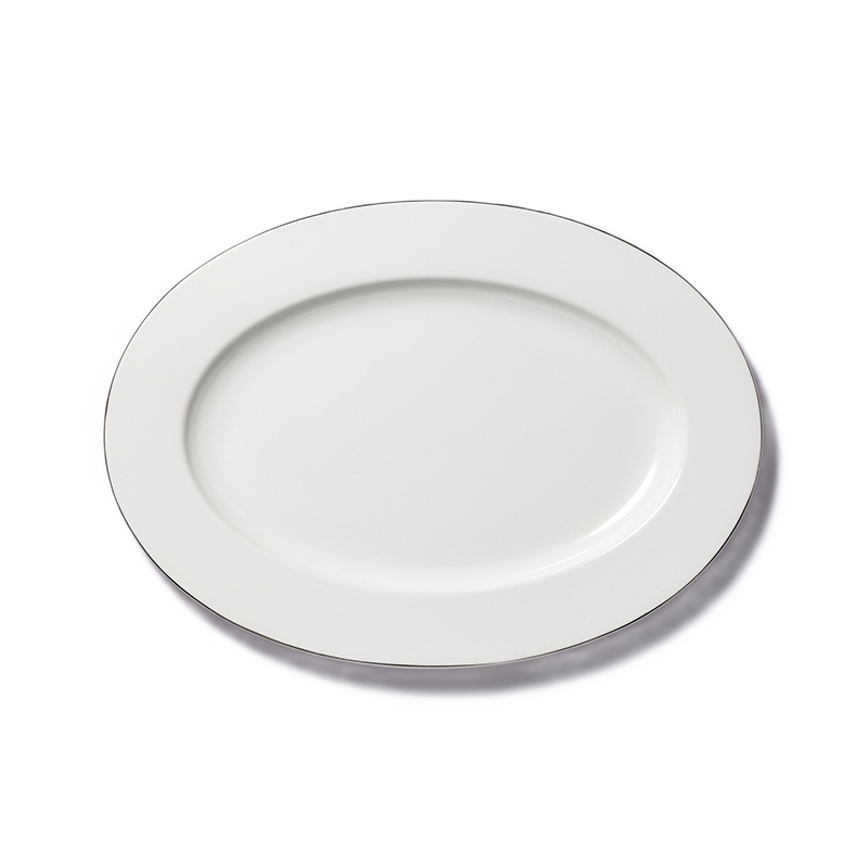Dies ist eine ovale Platte mit 34 cm Länge aus der Platin Line Kollektion aus Fine Bone China. Sie eignet sich ideal zum stilvollen Servieren von Speisen.
