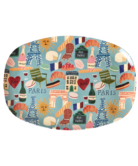 Auf dem Bild befindet sich ein rechteckiger Melaminteller mit Paris-Motiv. Dies ist der Melaminteller „Paris mon amour“. 