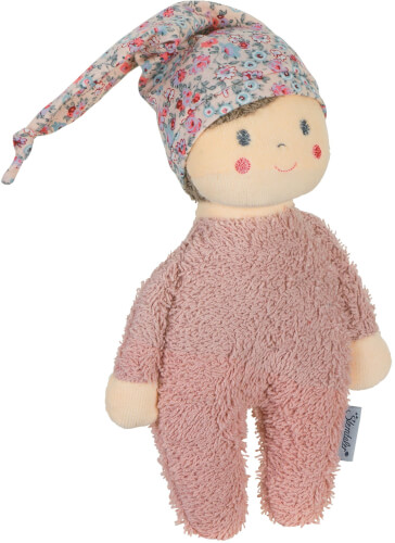 Das Bild zeigt eine Stoffpuppe mit einem weichen, rosa Körper. Sie trägt eine bunte Mütze mit Blumenmuster und hat ein freundliches Gesicht.