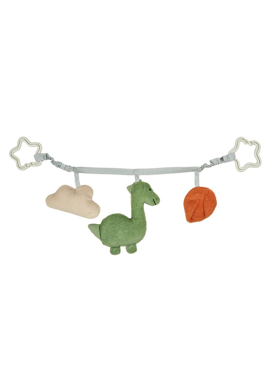 Die Kinderwagenkette zeigt einen grünen Dino, eine beige Wolke und einen orangefarbenen Ball. Sie ist mit zwei Sternen-Clips an beiden Enden befestigt.