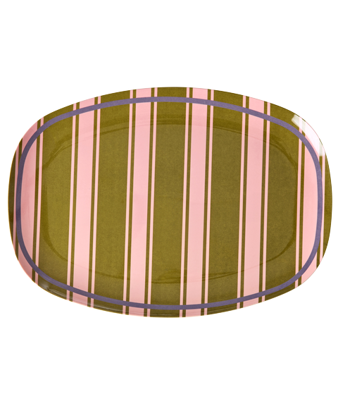 Das Bild zeigt einen rechteckigen Melaminteller mit Streifenmuster. Dies ist der Melaminteller „Stripe Delight“. 