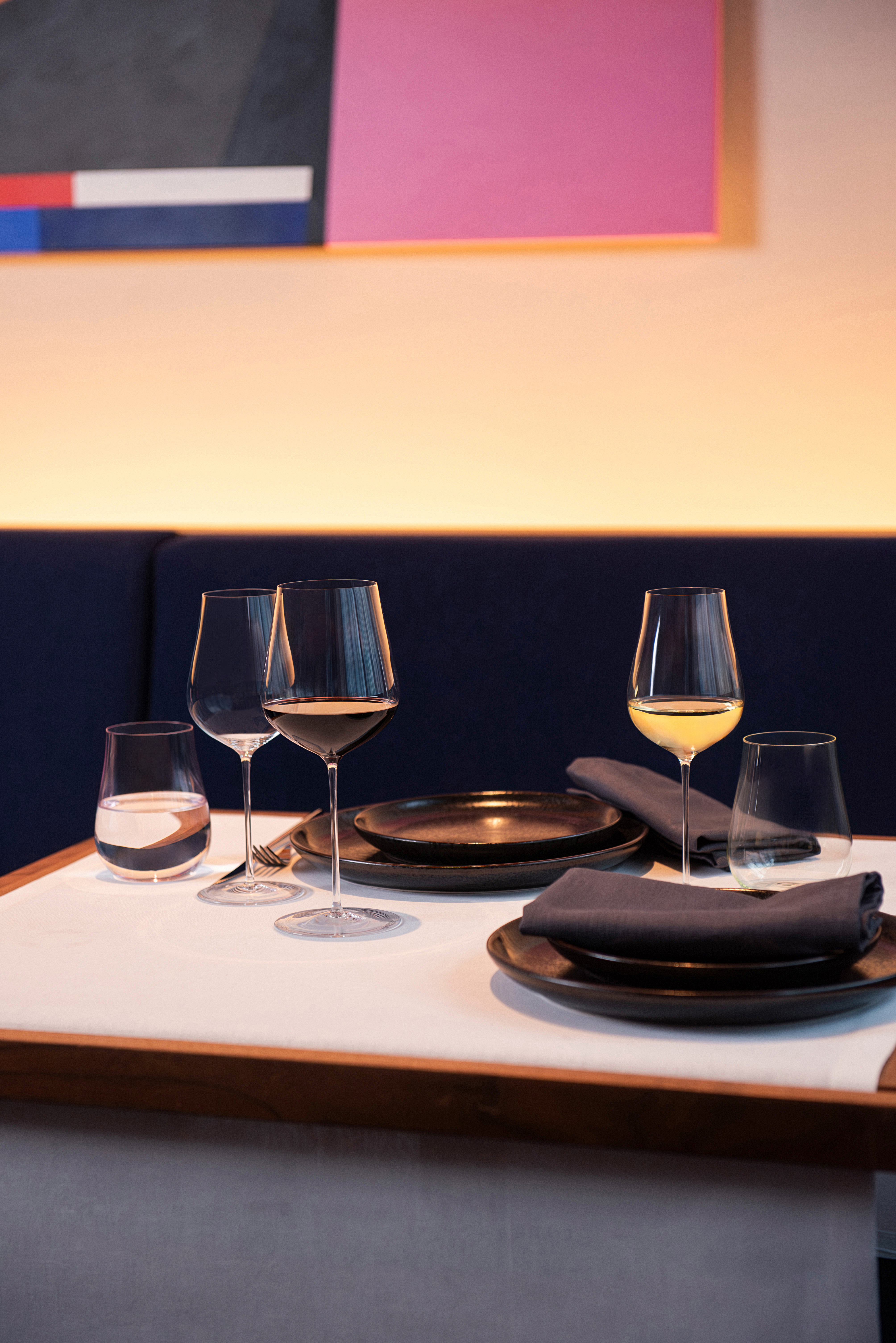 Hier sieht man ein elegantes Glas der Zwiesel Kolibri Serie. Das Glas besticht durch sein stilvolles Aussehen.