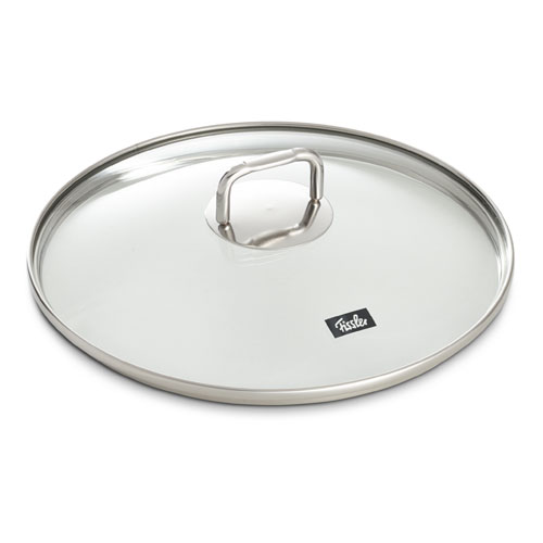 Dies ist ein runder Glasdeckel mit einem Metallgriff. Auf dem Deckel befindet sich ein kleines Fissler-Logo.