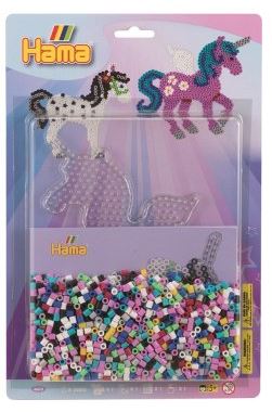 Die Abbildung zeigt eine Packung Hama-Bügelperlen mit dem Motiv "Blister Pegasus" und 2.000 Stück. Auf der Verpackung sind zwei fertige Beispiele von Pferden aus den Perlen abgebildet.