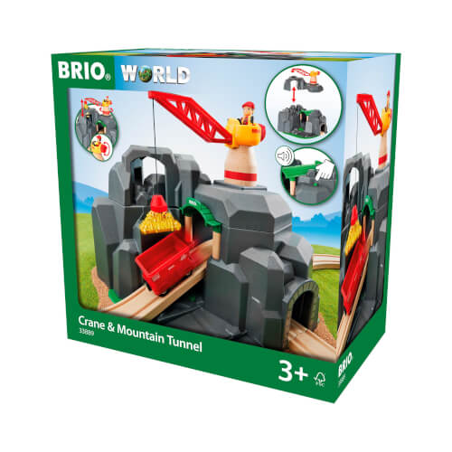 Auf dem Bild ist eine Spielzeugverpackung von BRIO WORLD zu sehen. Das Set heißt „Crane & Mountain Tunnel“ und ist für Kinder ab 3 Jahren geeignet.