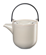 Auf dem Bild ist eine beige Teekanne mit einem schwarzen Henkel zu sehen. Die Teekanne hat eine runde Form und einen kurzen Ausguss.