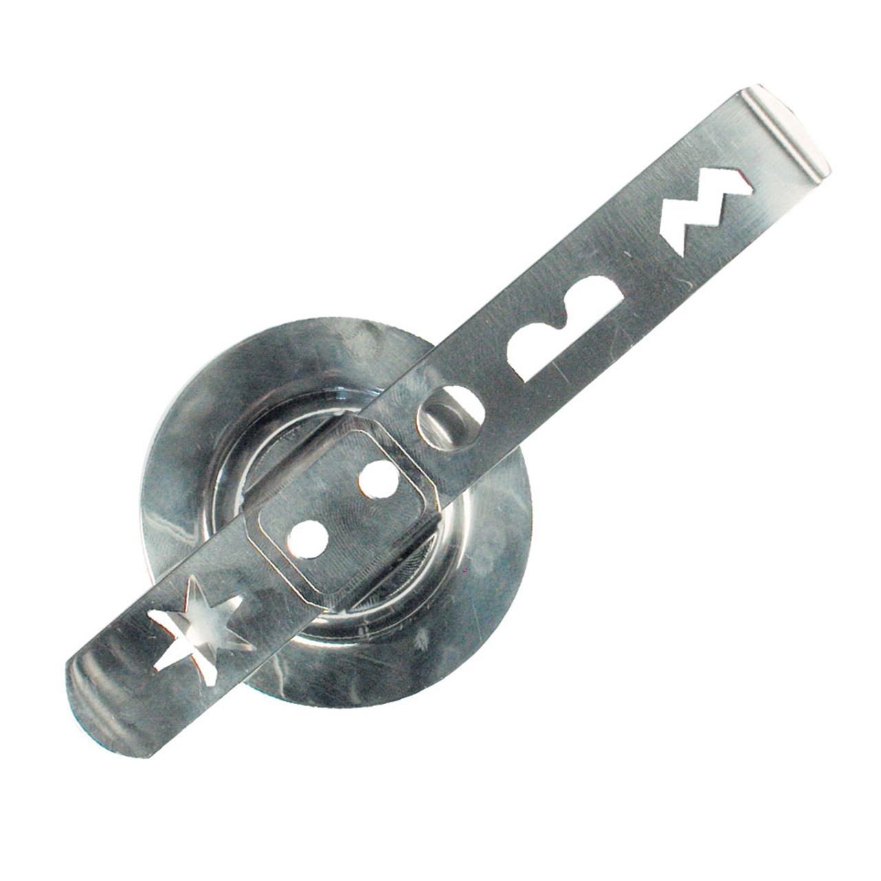 Das Bild zeigt einen Gebäckvorsatz mit fünf verschiedenen Ausstechformen. Er ist aus Metall und wird zum Formen von Teig beim Backen verwendet.