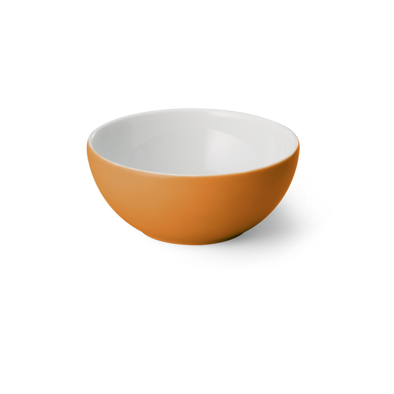 Die Abbildung zeigt eine Schale mit einem Durchmesser von 15 cm und einem Fassungsvermögen von 0,60 Litern. Die Außenseite ist orange, die Innenseite ist weiß.