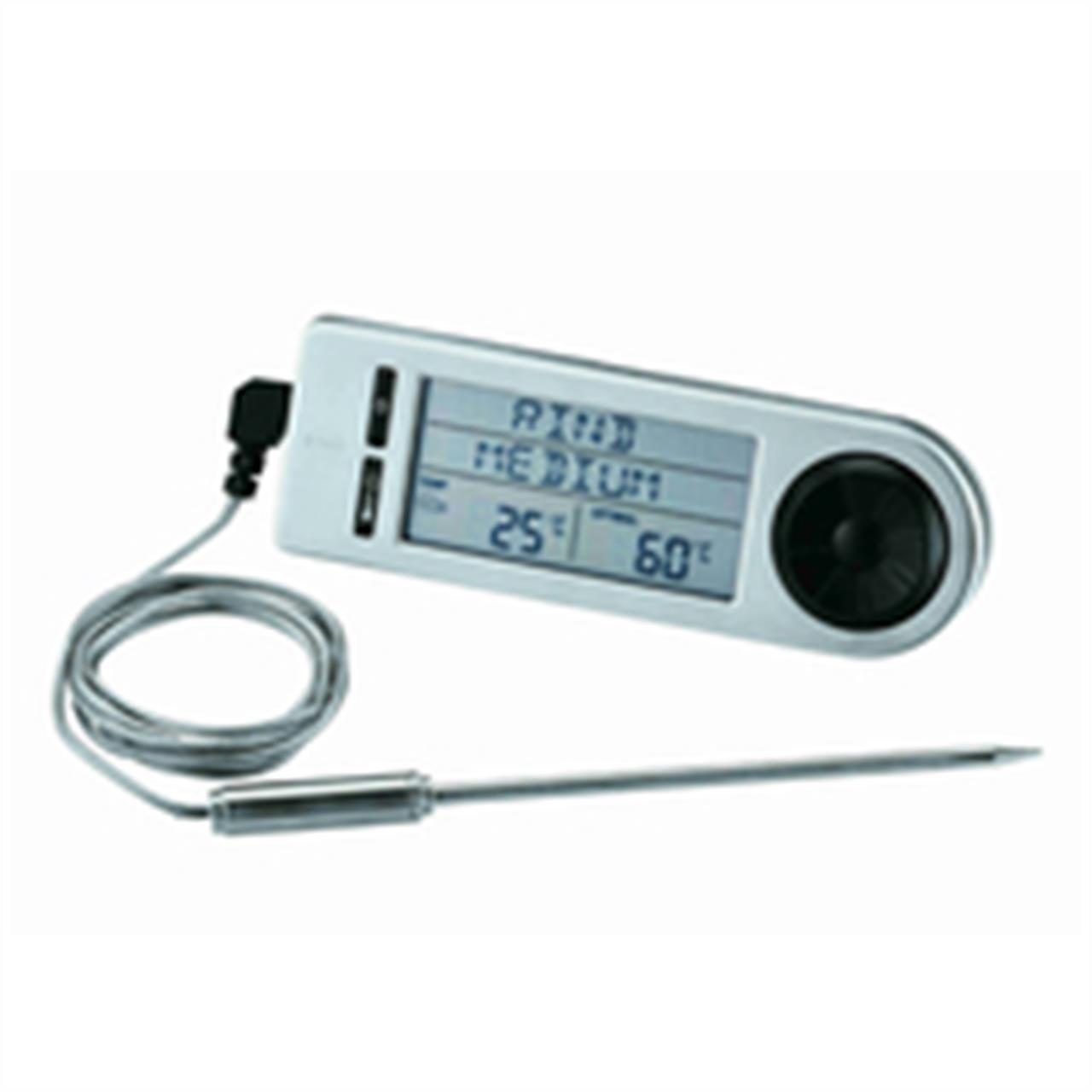 Das Bild zeigt ein digitales Bratenthermometer mit Display und Messfühler. Das Gerät misst die Temperatur von Speisen beim Braten oder Grillen.