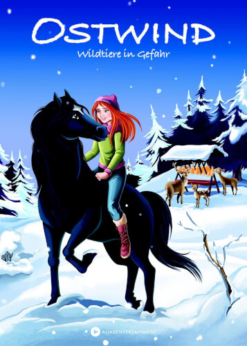 Ein Mädchen mit roten Haaren reitet im Schnee auf einem schwarzen Pferd. Im Hintergrund stehen Hirsche vor verschneiten Bäumen und einer Holzhütte.