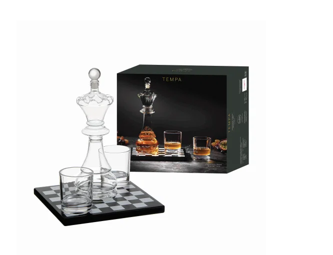 Das Bild zeigt das Whiskey-Set "Schach" Preston. Das Set ist als stilvolles Geschenk oder für besondere Anlässe geeignet.