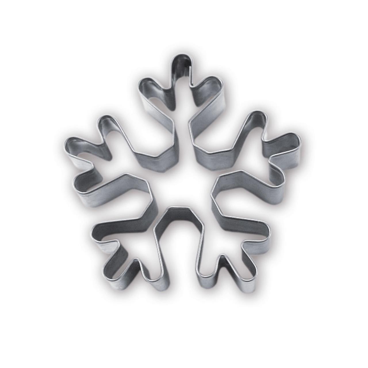 Das Bild zeigt einen Ausstecher in Form einer Schneeflocke. Der Ausstecher ist aus Metall und hat einen Durchmesser von 6 cm.