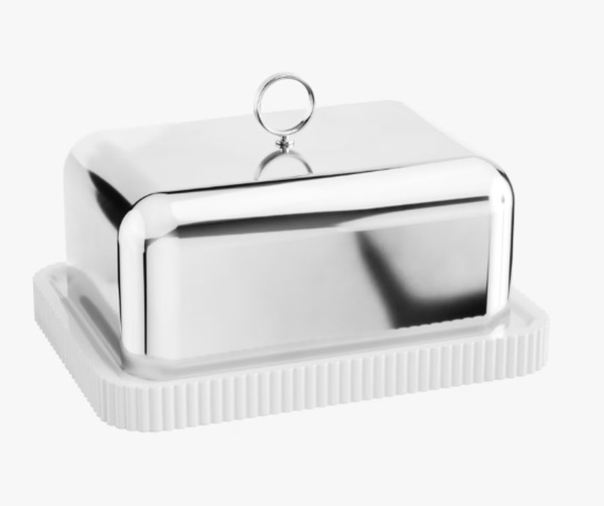 Bernadotte Butterdose aus Porzellan und Edelstahl ist auf diesem Bild zu sehen. Die Butterdose wird elegant präsentiert.