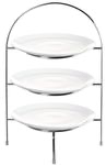 Das Bild zeigt ein dreistufiges Gestell mit drei weißen ovalen Tellern. Das Gestell besteht aus Metall und dient zum Servieren oder Präsentieren von Speisen.