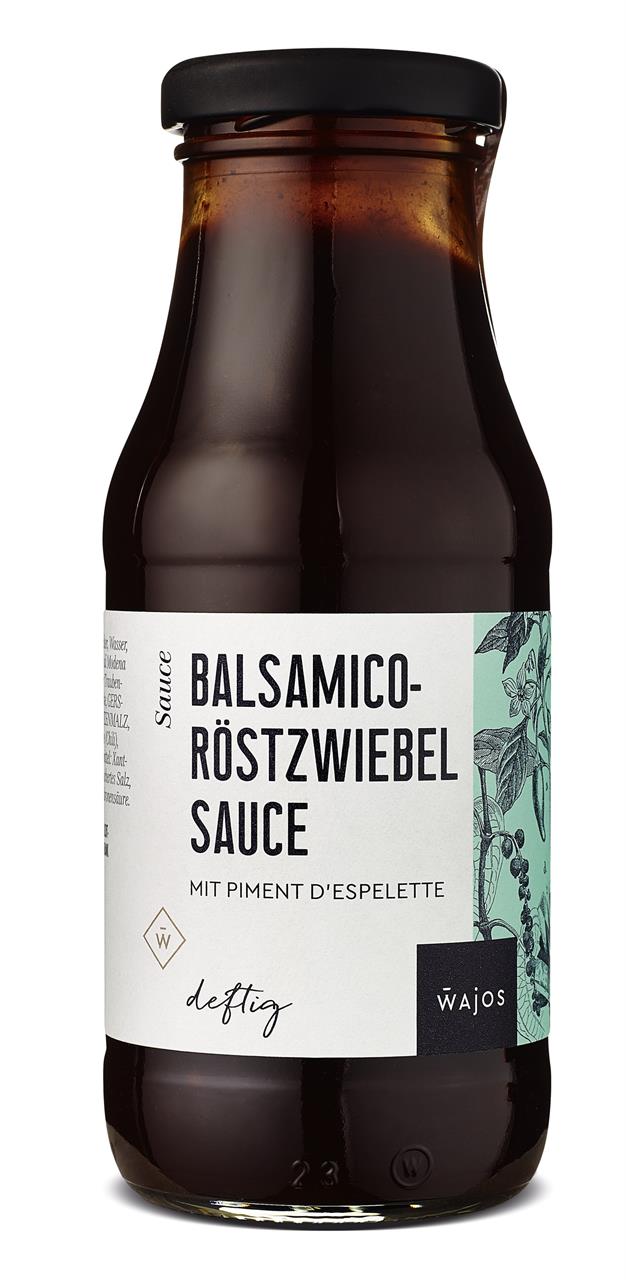 Auf dem Bild ist eine Flasche Balsamico-Röstzwiebel Sauce mit Piment d’Espelette zu sehen. Die Flasche enthält 245 ml und stammt von der Marke Wajos.