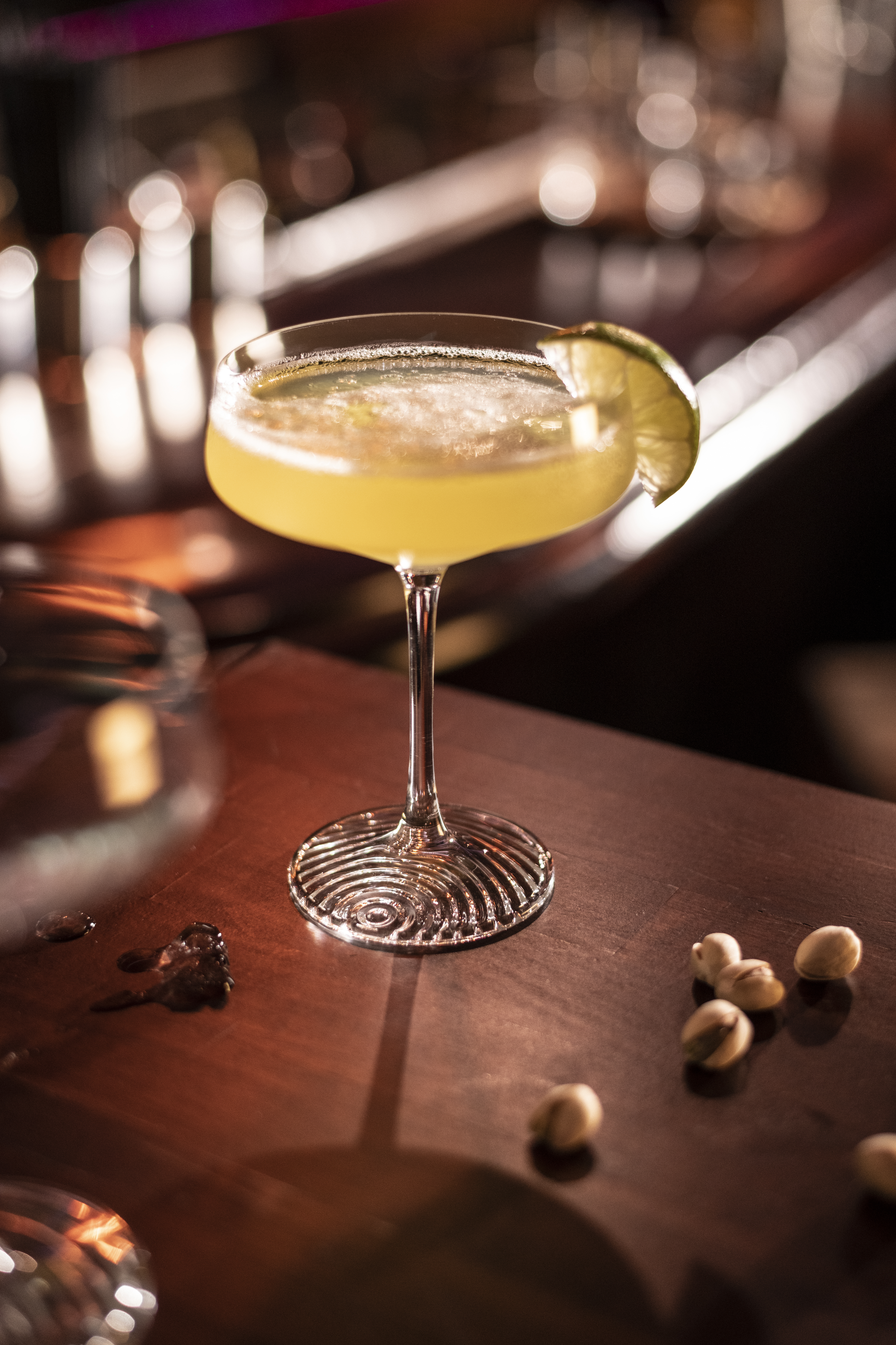 Das Foto zeigt ein Glas aus der Echo Kollektion. Es ist klassisch und elegant.