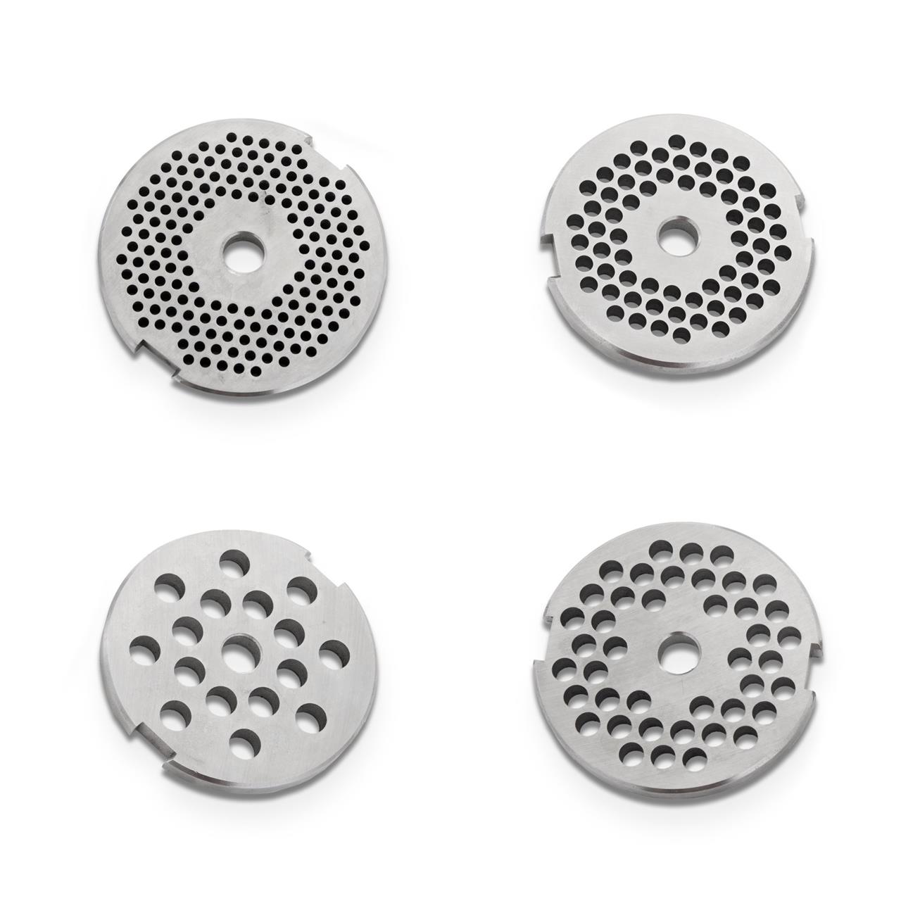 Das Bild zeigt vier verschiedene Lochscheiben aus Metall für einen Fleischwolf. Sie gehören zum Zubehörsatz des Produkts "Fleischwolf mit Zubehörsatz".