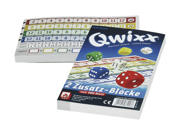 Das Bild zeigt das Produkt "Qwixx Zusatzblöcke" mit zwei Blöcken à 160 Blätter. Auf den Blöcken sind bunte Reihen mit Zahlen und Feldern zum Ankreuzen abgebildet.