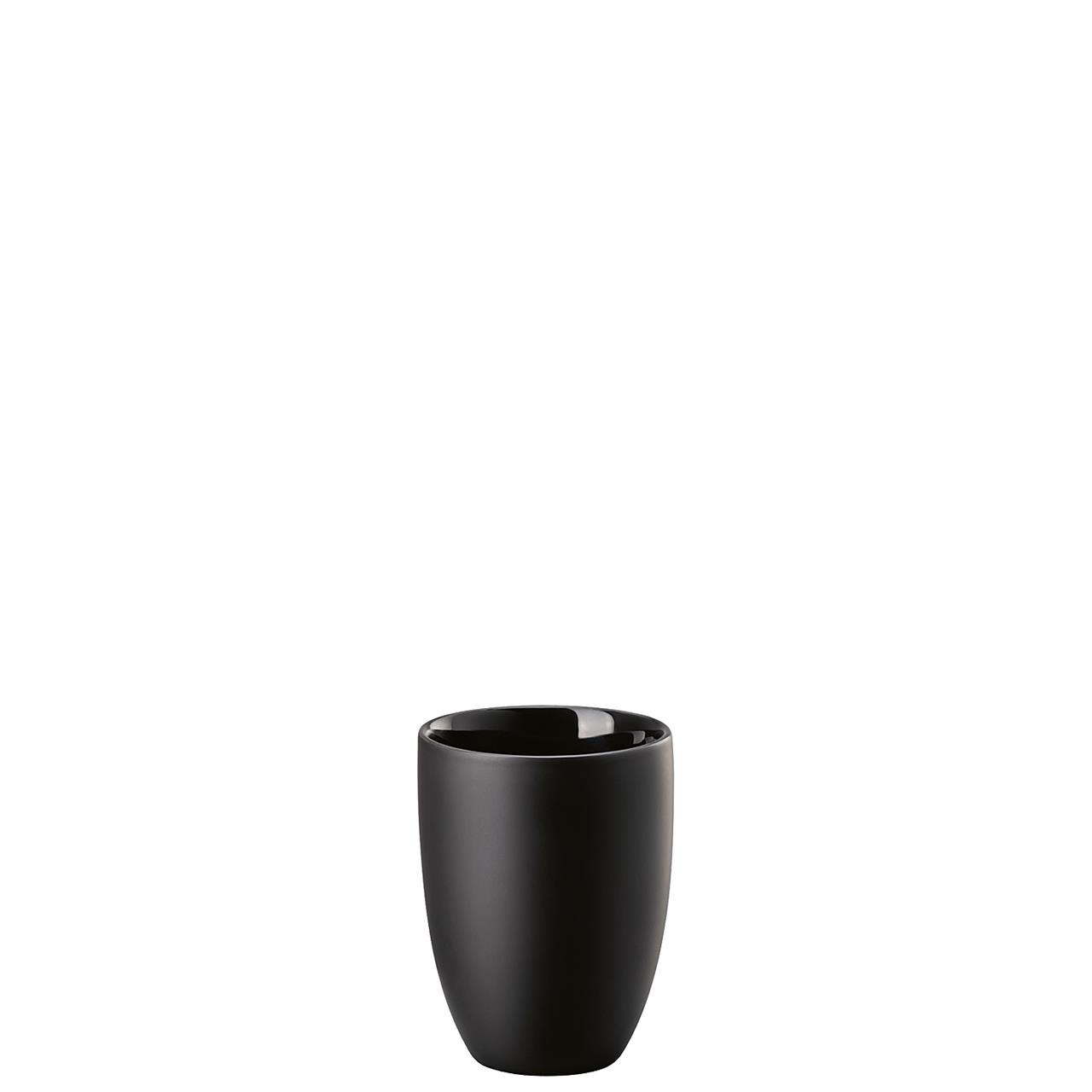 Auf dem Bild ist ein doppelwandiger Becher in elegantem Schwarz zu sehen. Der Becher hat ein Fassungsvermögen von 0,30 Litern und heißt "The Mug+".