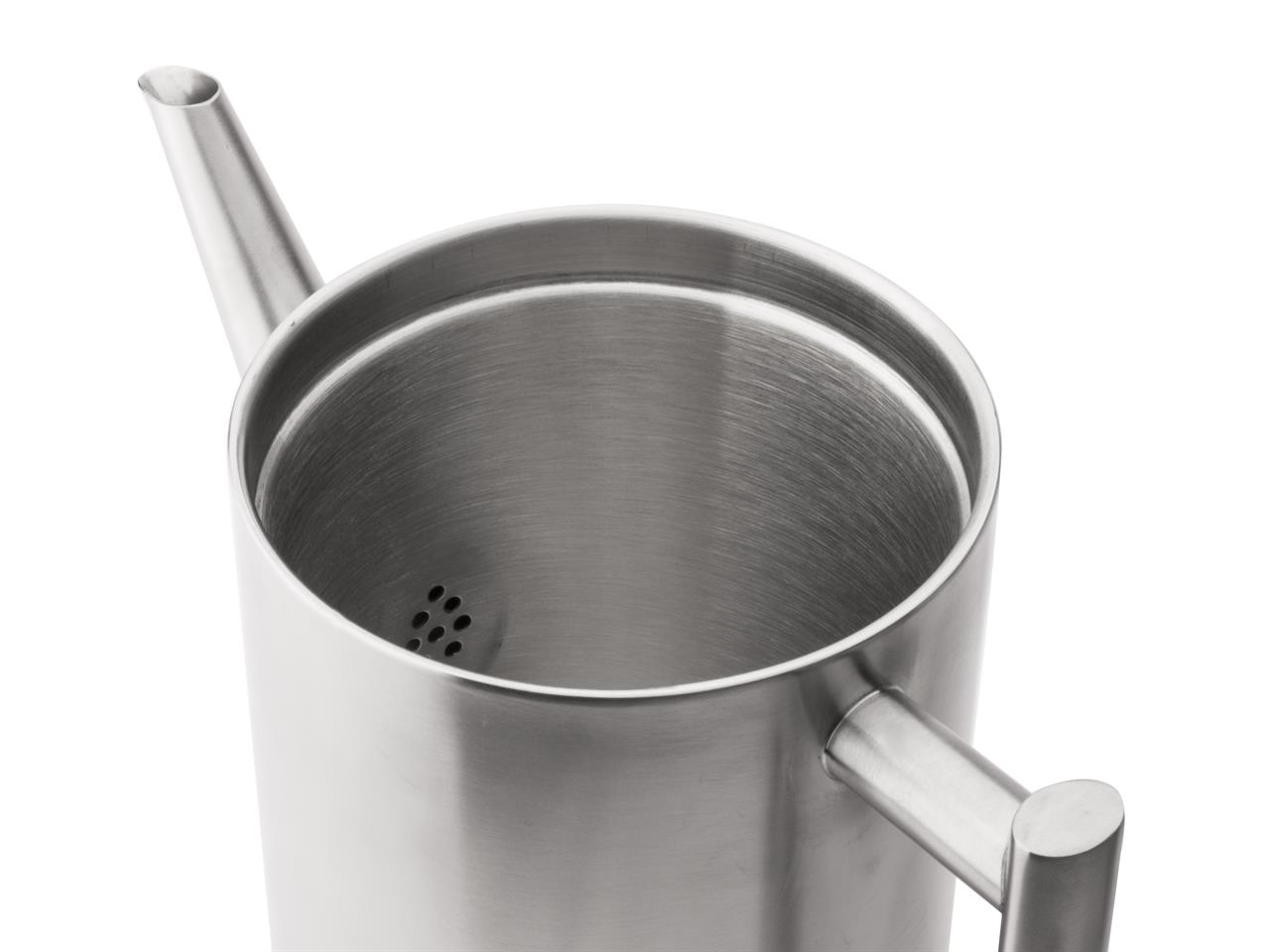 Auf dem Bild ist eine Edelstahl-Teekanne mit mattem Finish zu sehen. Sie hat eine zylindrische Form, einen Ausguss und einen seitlichen Griff.