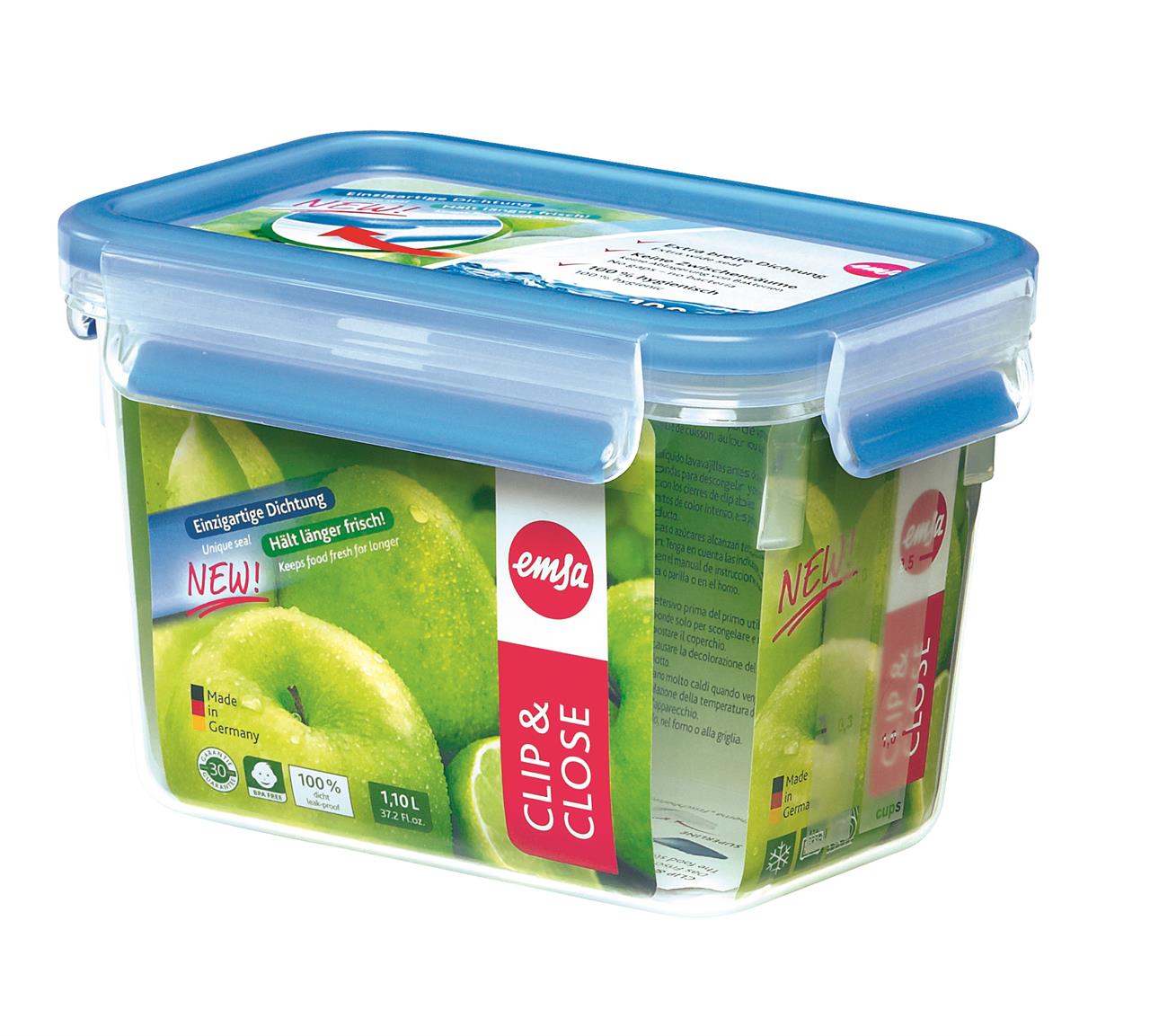 Auf dem Bild ist eine rechteckige Frischhaltedose mit blauem Deckel der Marke "emsa" zu sehen. Die Dose trägt die Aufschrift "Clip & Close" und hat ein Fassungsvermögen von 1,10 Litern.