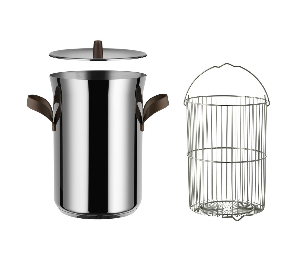Auf dem Bild ist ein hoher, glänzender Kochtopf mit zwei braunen Griffen und einem passenden Deckel zu sehen. Daneben steht ein herausnehmbarer Drahtkorb, der speziell für das Kochen von Spargel gedacht ist.