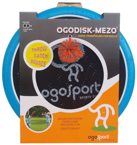 Das Bild zeigt ein OgoDisk-Mezo Set von Ogosoport, das als Handtrampolin für Bälle verwendet wird. Auf der Verpackung sieht man die OgoDisks und einen bunten Ball sowie Hinweise, dass das Spiel zum Werfen, Fangen und Springen geeignet ist.