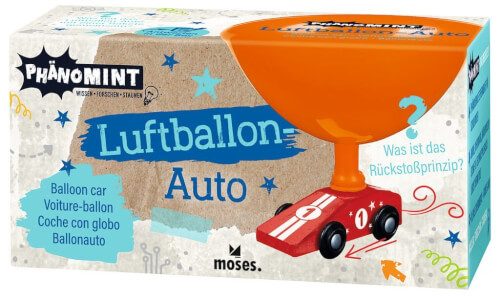 Auf dem Bild ist eine Verpackung für ein Luftballon-Auto zu sehen. Das Auto wird durch einen großen orangefarbenen Luftballon angetrieben.