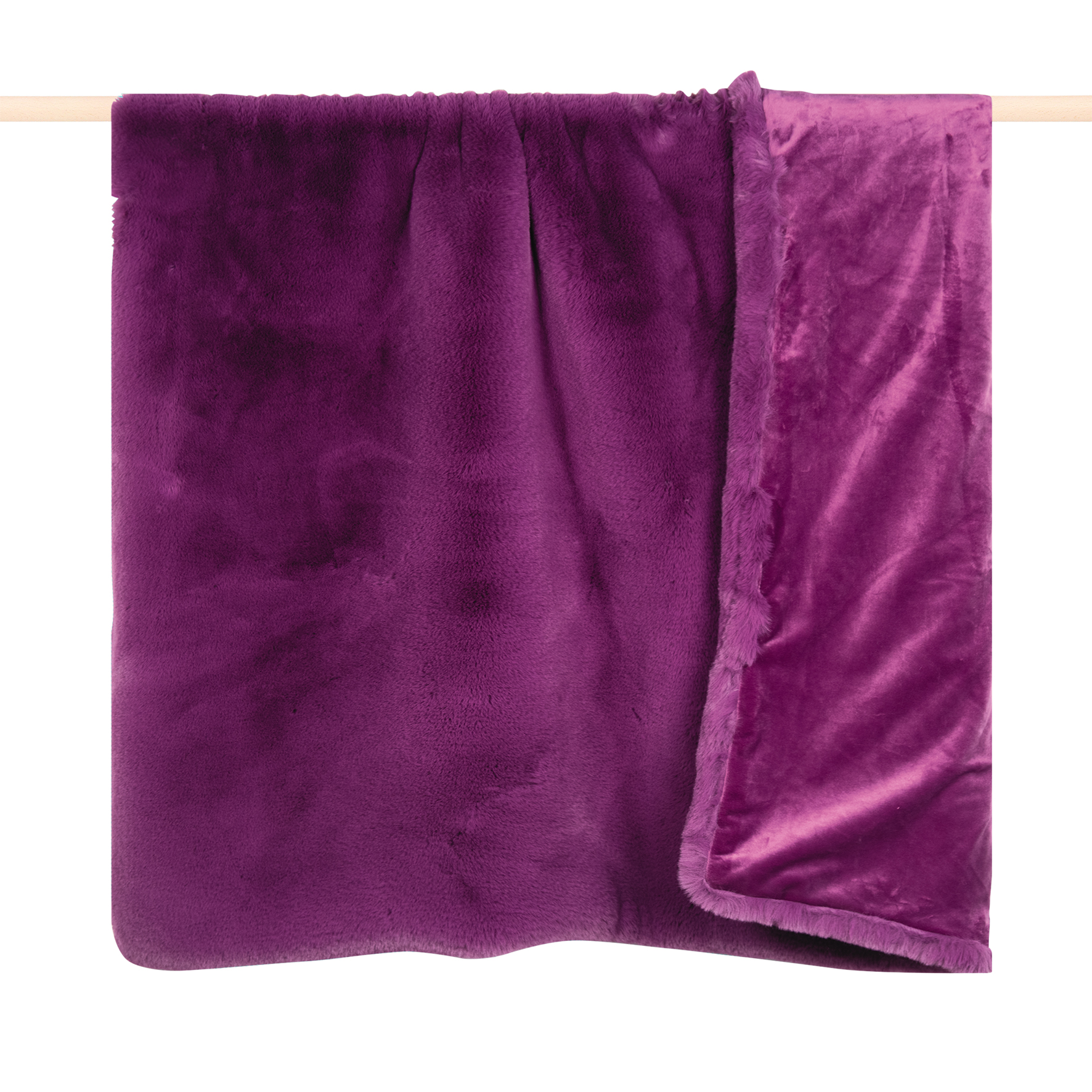 Decke EVITA violet, 140 x 190 cm. Die Decke hat einen vollen violetten Farbton.