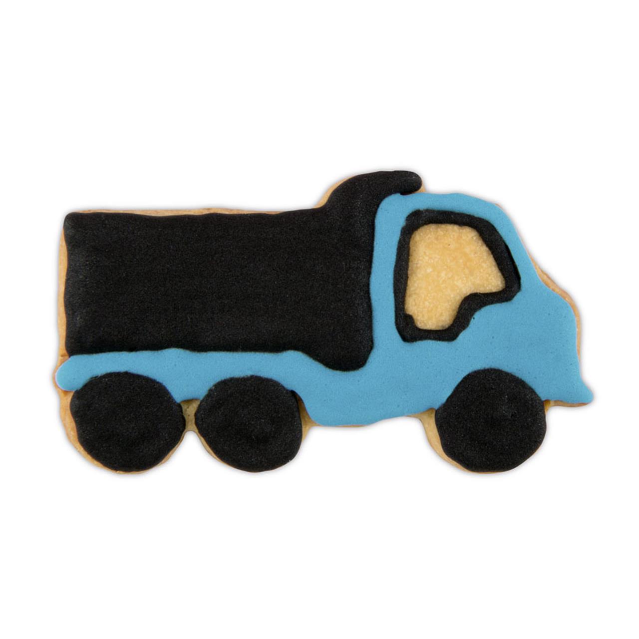 Das Bild zeigt einen Keks in der Form eines LKWs, der mit blauer und schwarzer Zuckerglasur verziert ist. Der Keks stammt aus dem Ausstecher-Set „LKW 8cm“.