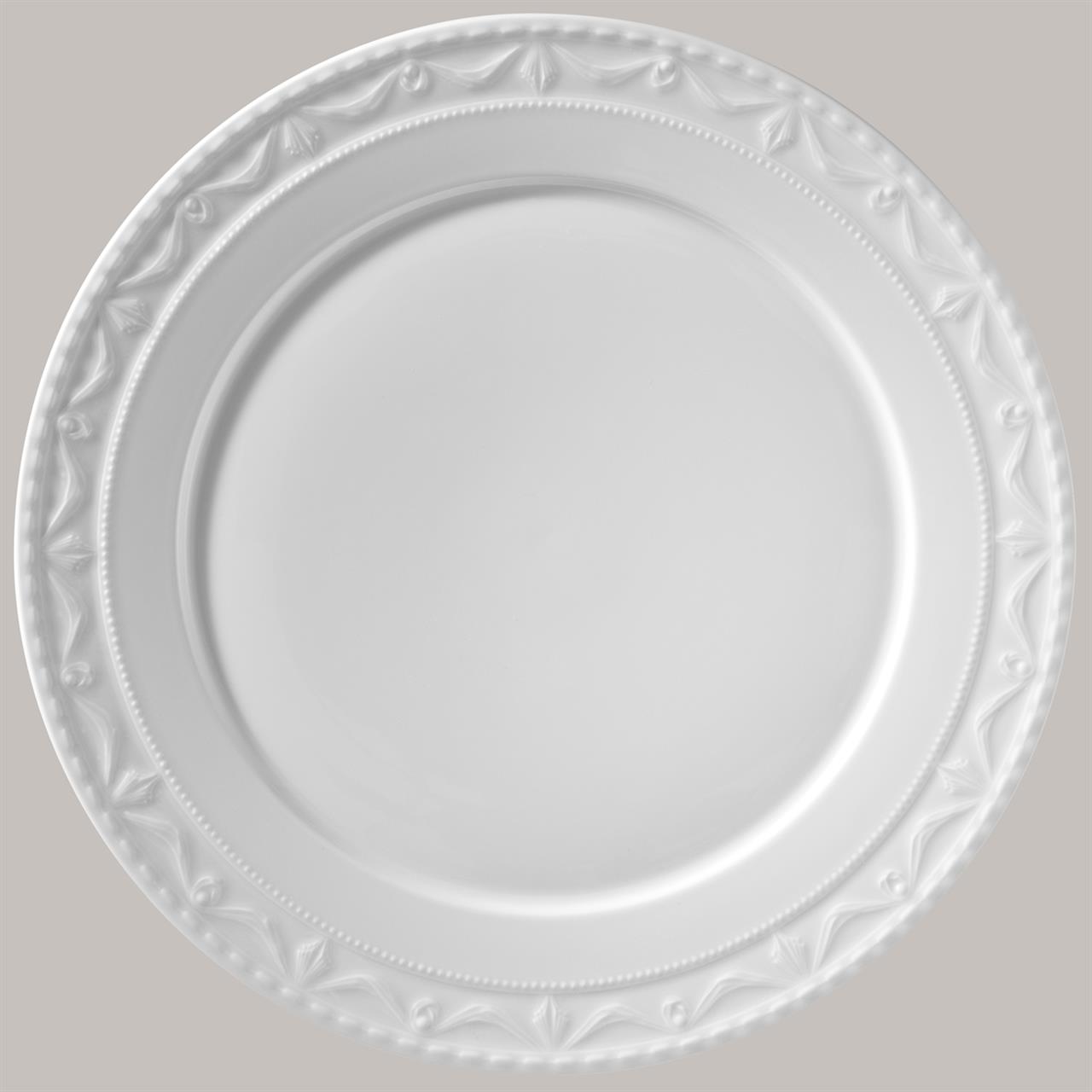Der Platzteller „Kurland Weiss“ hat einen Durchmesser von 32 cm. Er ist weiß und besitzt einen eleganten, verzierten Rand.